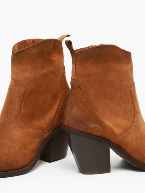 Bottines à Talon Tronchetti Texani En Cuir Metisse Marron accessoires Bottines texanes en daim brossé à la main. vue secondaire 3