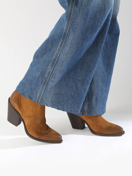 Bottines à Talon Tronchetti Texani En Cuir Metisse Marron accessoires Bottines texanes en daim brossé à la main. vue secondaire 1